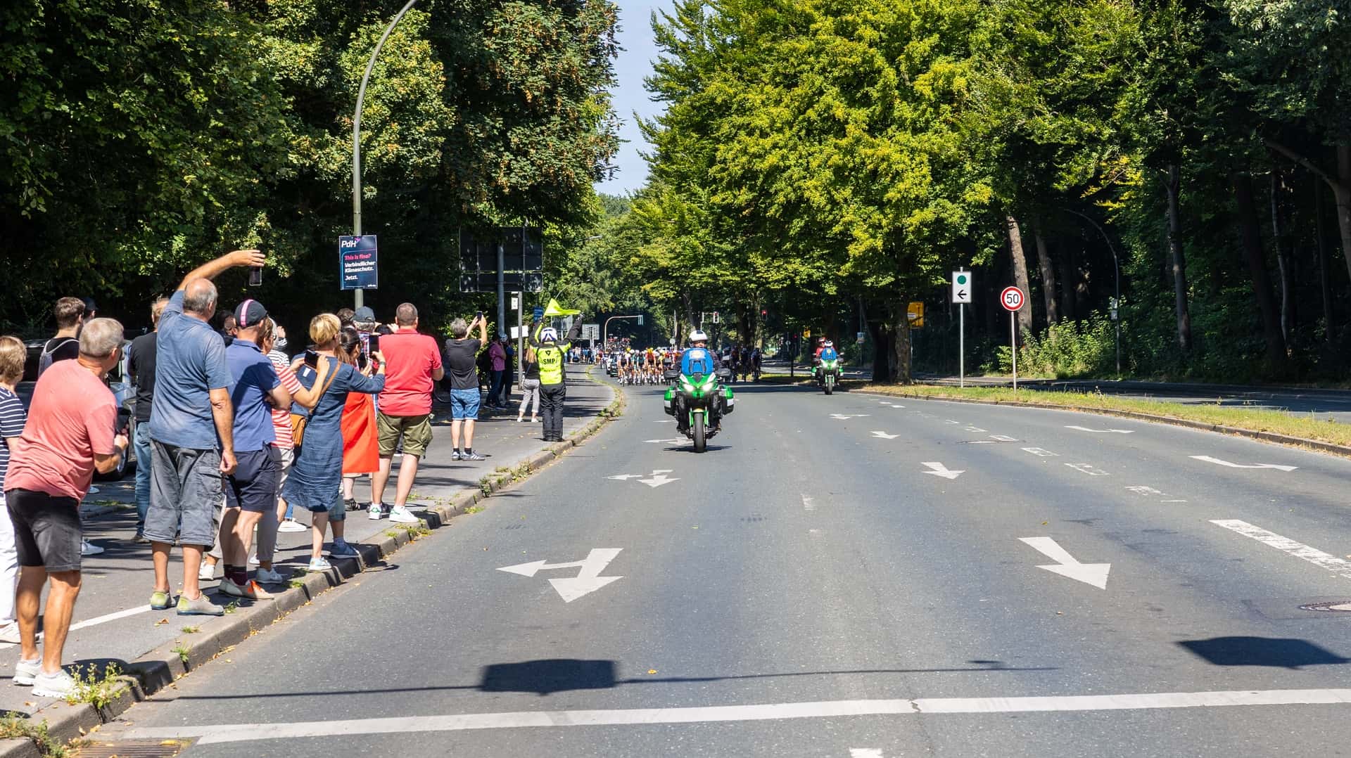 Das Feld rollt an: 1