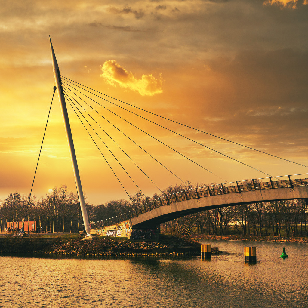 Die Brücke Luminar AI